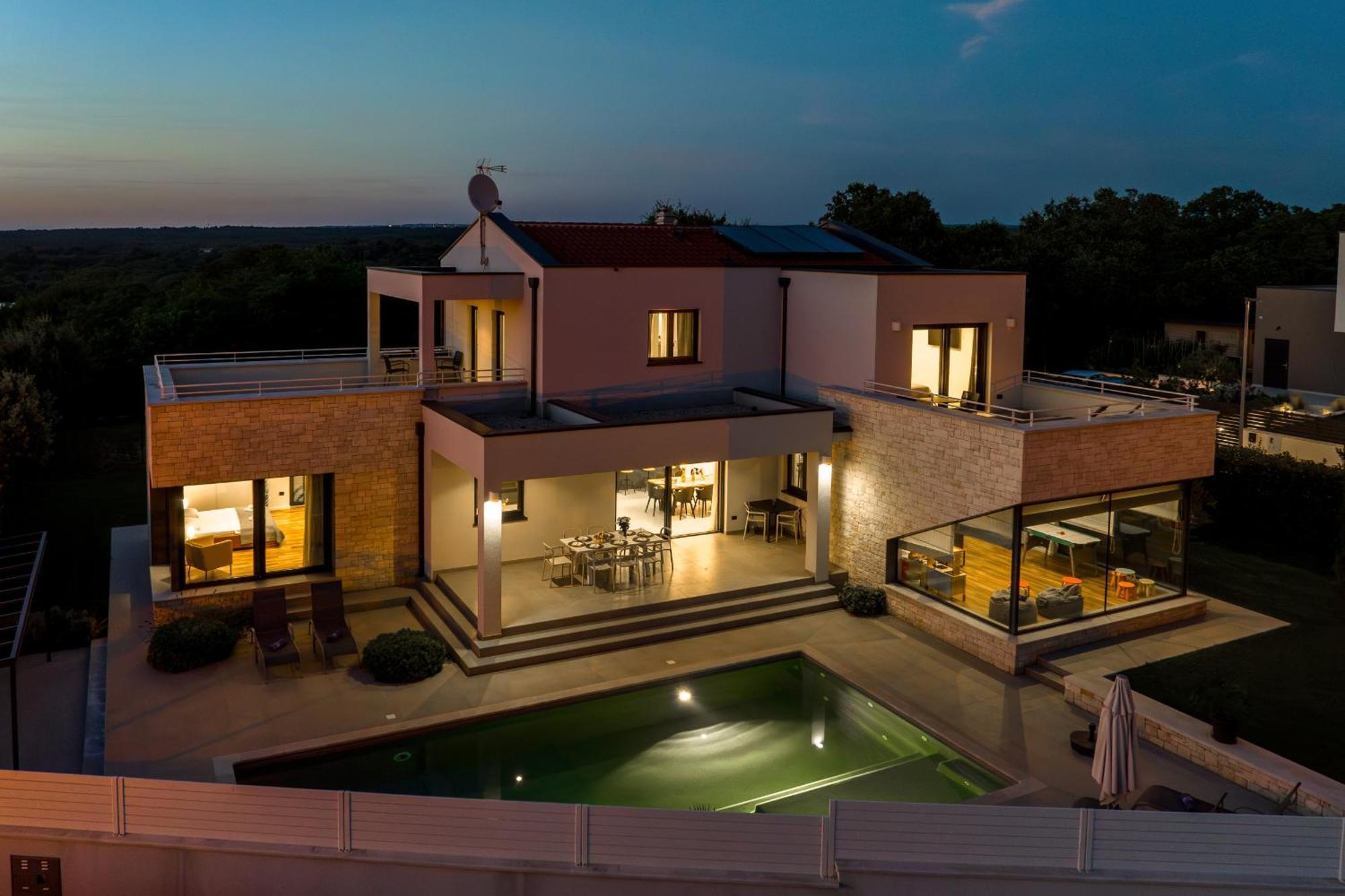 Villa Anni For 10 People In With Heated Pool, Sea View & Kids And Playground Poreč