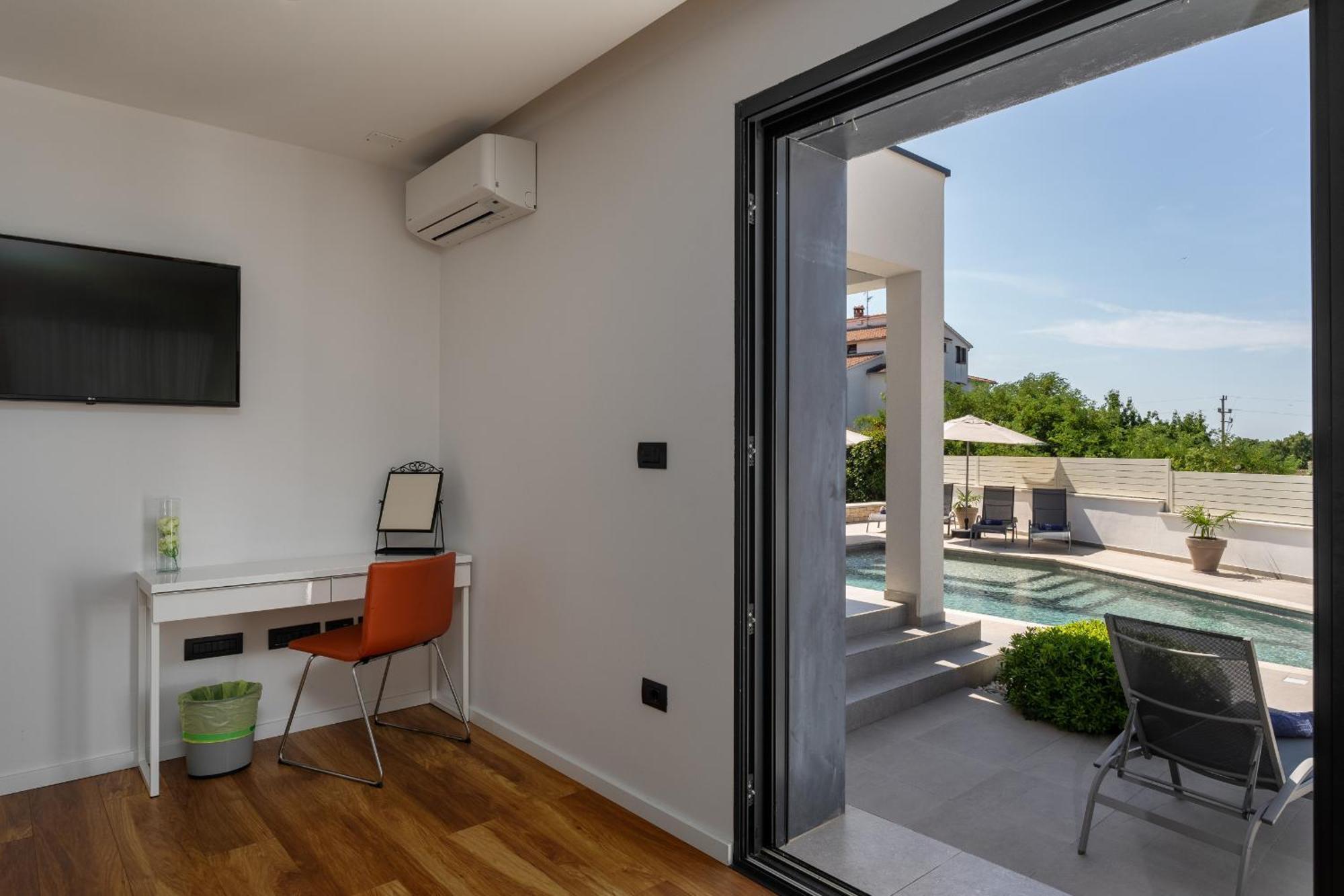 Anni For 10 People In With Heated Pool, Sea View & Kids And Playground Villa *