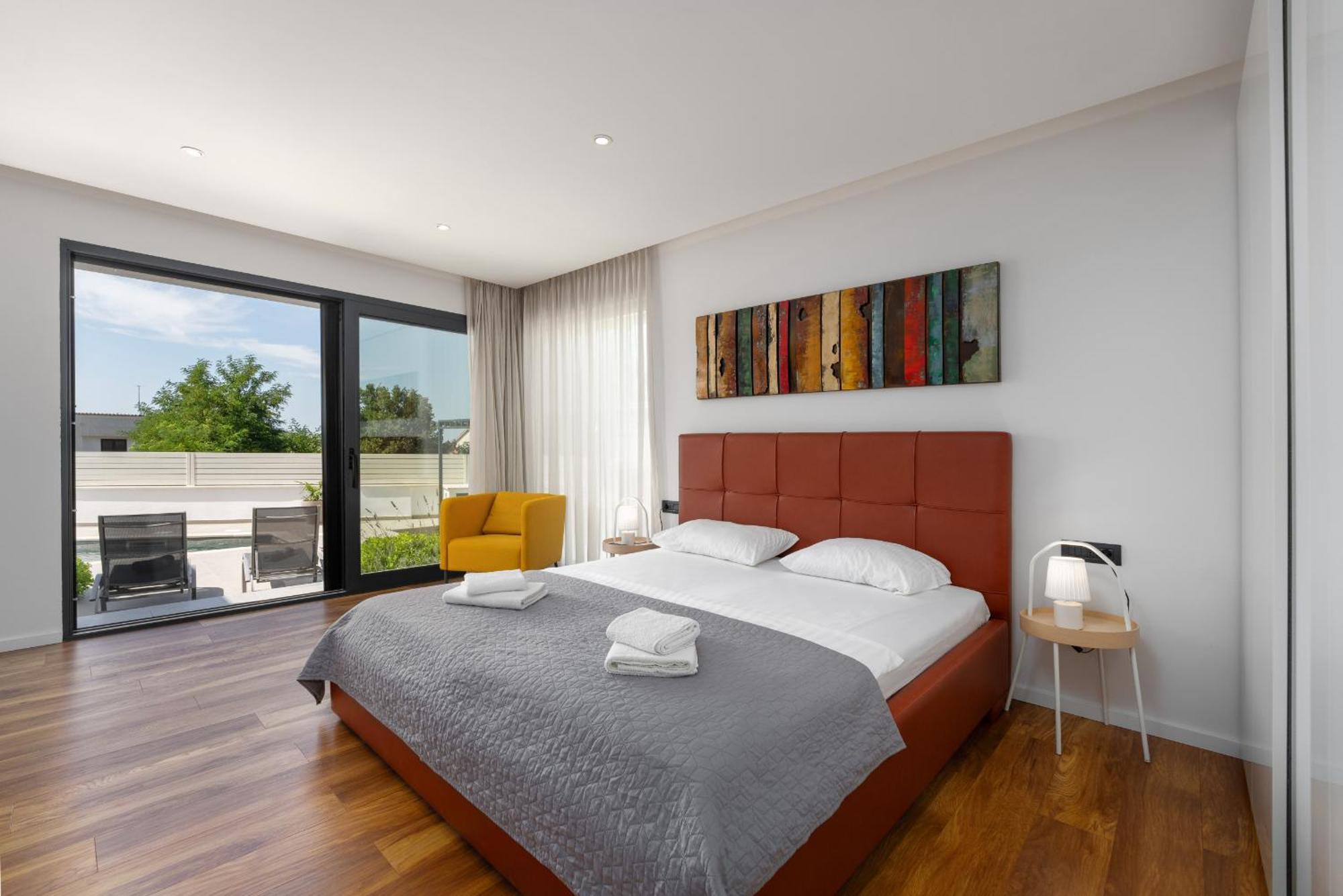 Villa Anni For 10 People In With Heated Pool, Sea View & Kids And Playground Poreč
