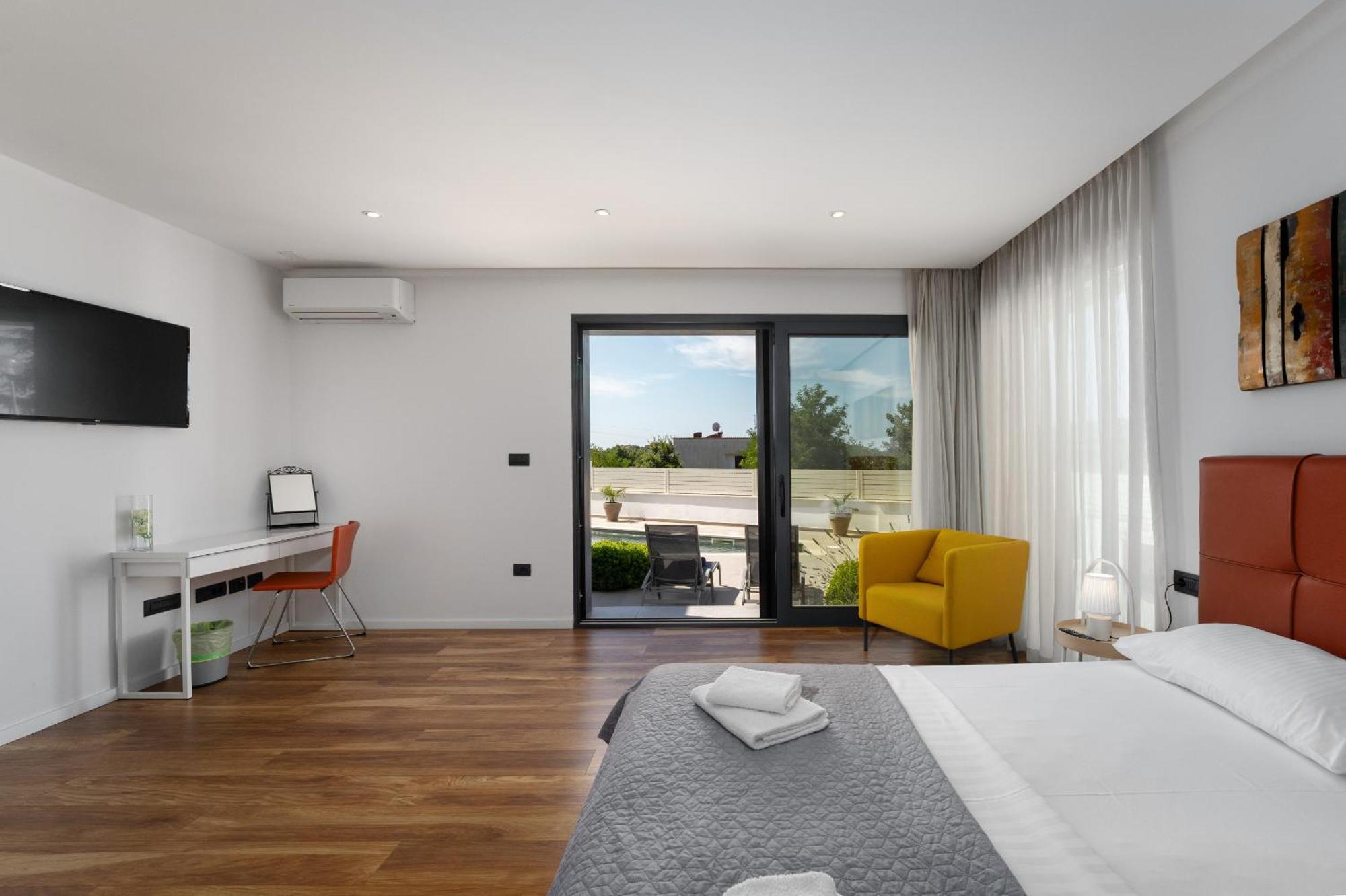 Villa Anni For 10 People In With Heated Pool, Sea View & Kids And Playground
