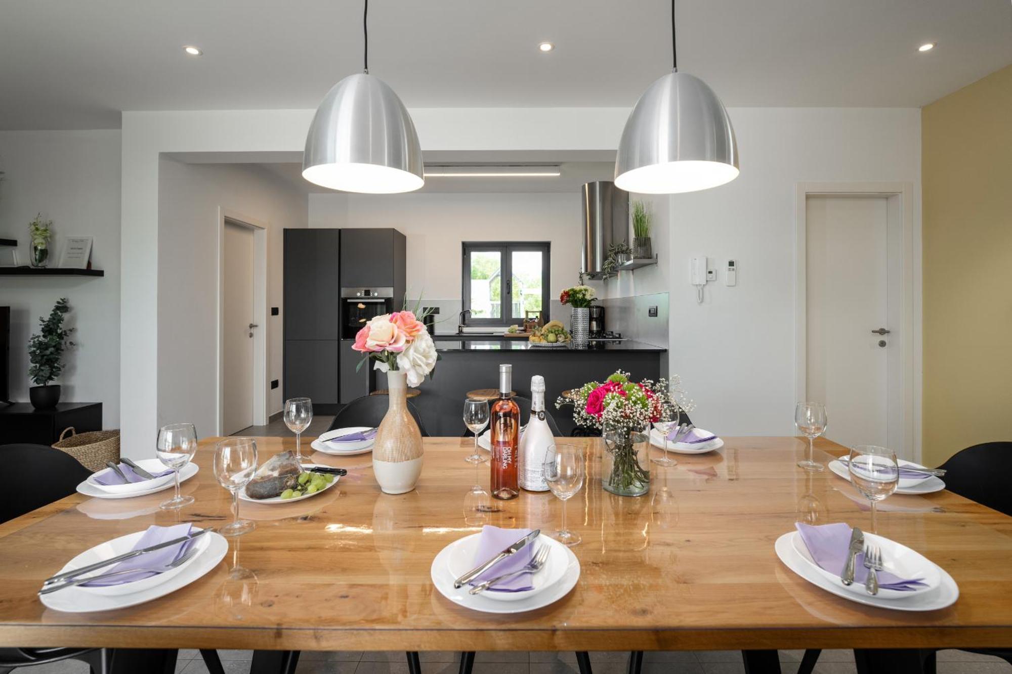 Villa Anni For 10 People In With Heated Pool, Sea View & Kids And Playground *
