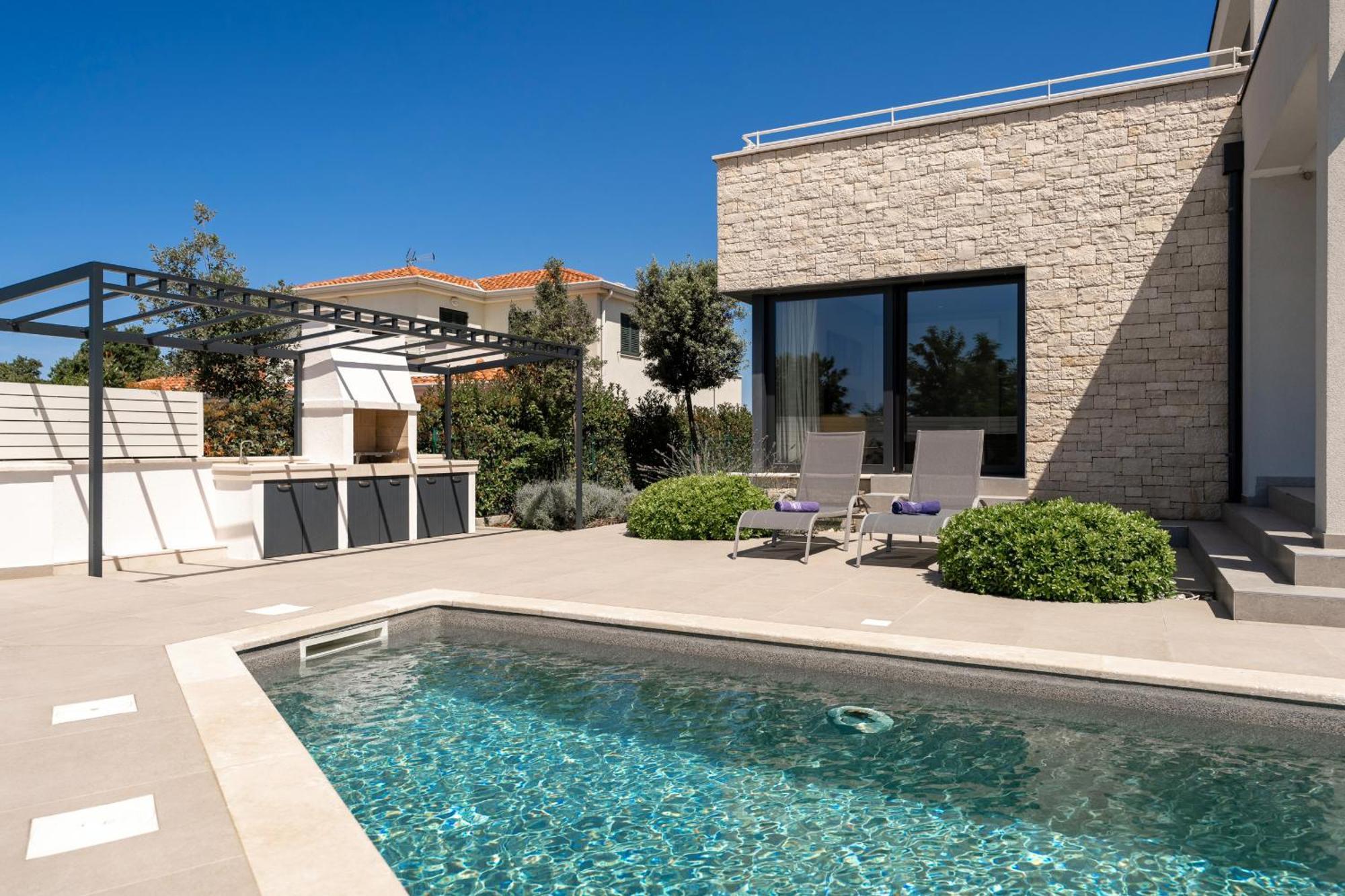 Anni For 10 People In With Heated Pool, Sea View & Kids And Playground Poreč