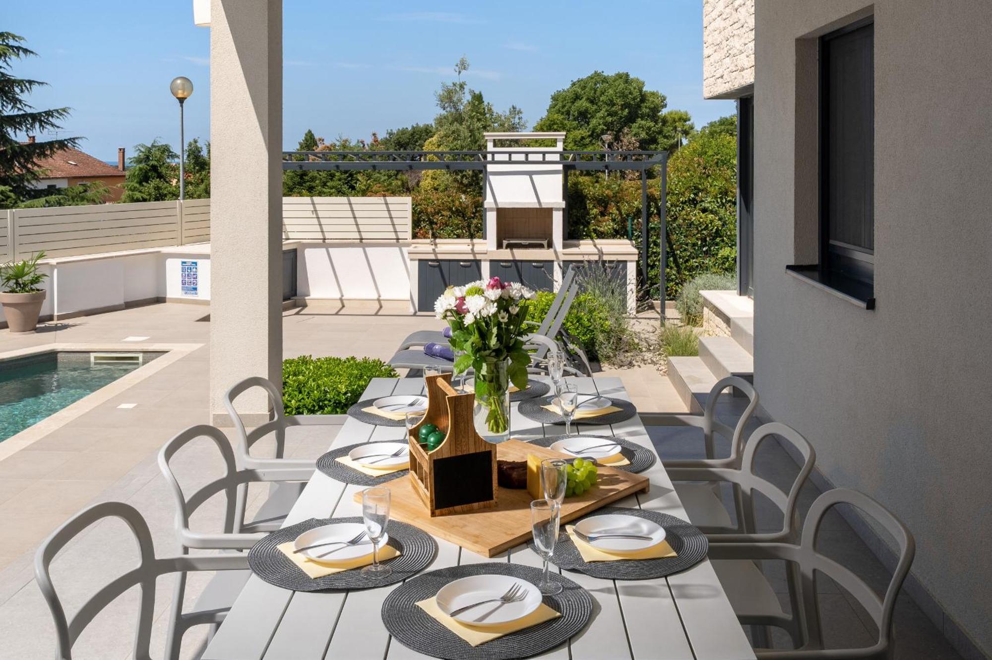 Anni For 10 People In With Heated Pool, Sea View & Kids And Playground Villa