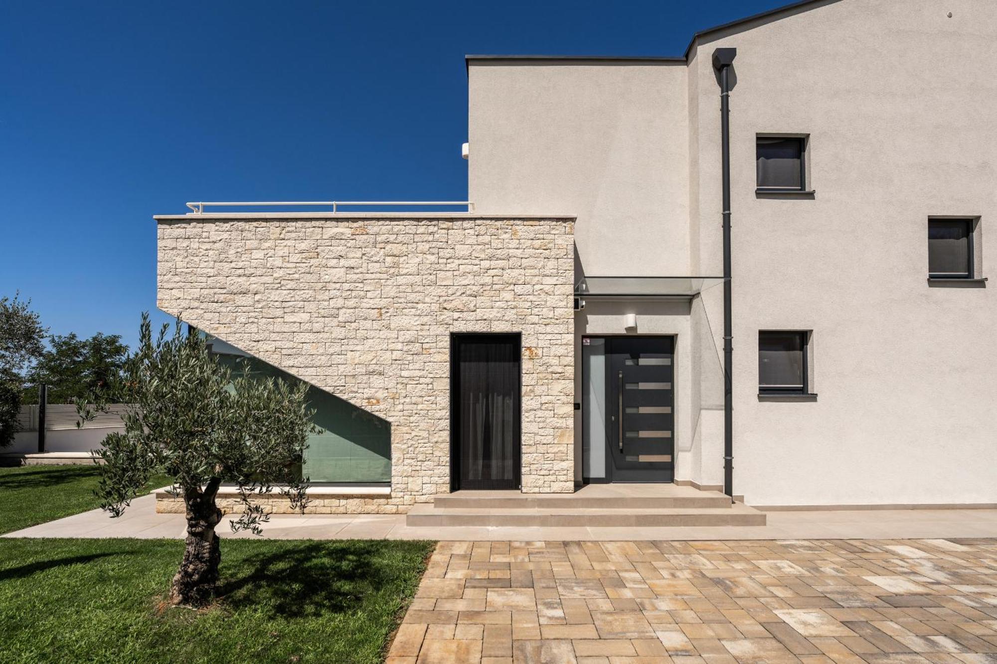 Villa Anni For 10 People In With Heated Pool, Sea View & Kids And Playground Poreč