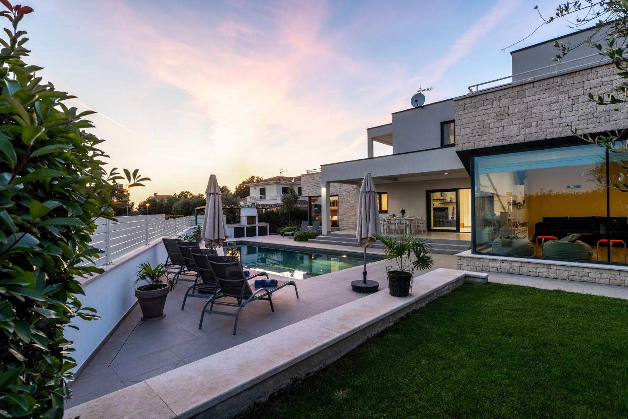 Anni For 10 People In With Heated Pool, Sea View & Kids And Playground Villa *