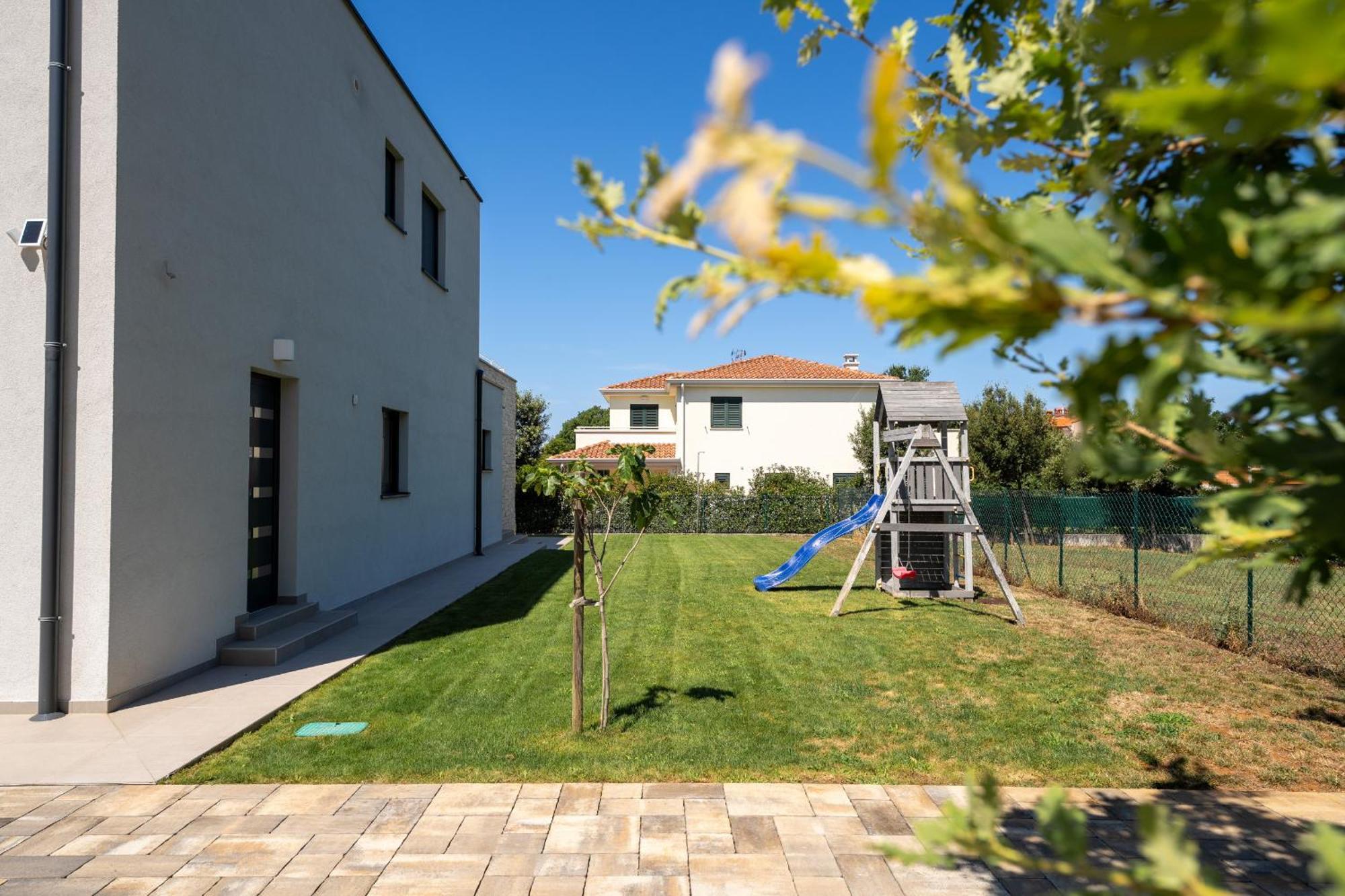 Anni For 10 People In With Heated Pool, Sea View & Kids And Playground