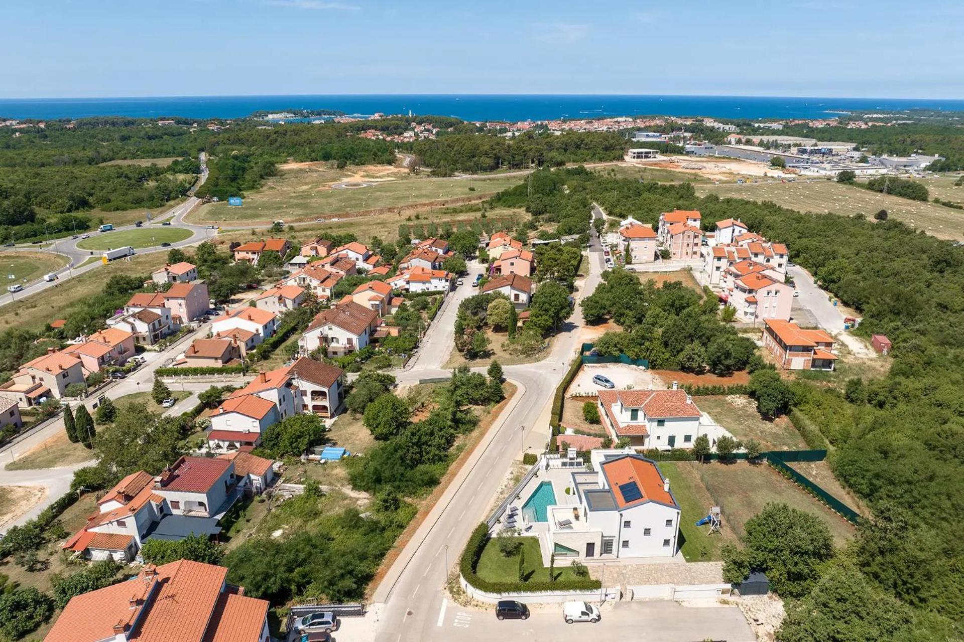 Anni For 10 People In With Heated Pool, Sea View & Kids And Playground